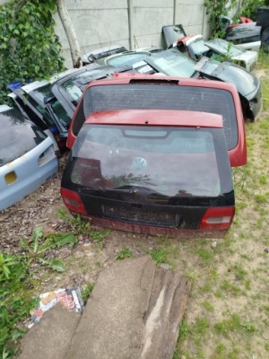 Кришка багажника накладка скло задня задня багажника volvo v40 фото №1