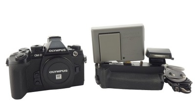 OLYMPUS OM-D E-M1 z OLYMPUS POWER BATTERY GRIP HLD-7