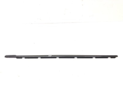 Молдинг ущільнювач перед права kia stonic 17-22 фото №1