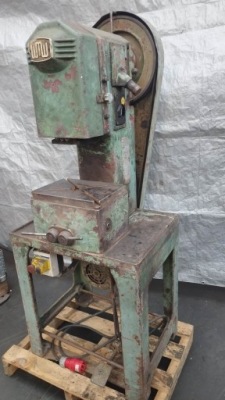 Prasa mimośrodowa wysięgowa