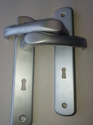 klamka drzwiowa na klucz l-72 mm chrom mat