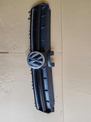 Решітка радіатора golf vii 12-17 5g0853653e фото №1