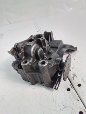 M10 насос оливи opel vivaro 2.0d 8200345757 фото №1