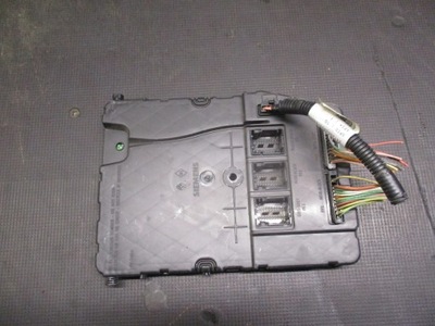 Коробка запобіжників 8200306435 renault scenic ii 03-09r фото №1