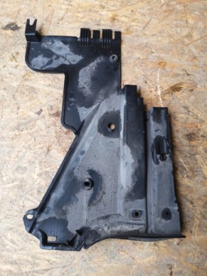 Audi a5 8t sportback захист підвіска 8t8825216 фото №1