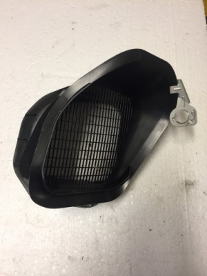 Впуск решётка воздуховод воздуха vw touareg 7p0819155b фото №1