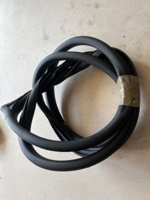 Kia stonic 17- прокладка дверь правая перед фото №1