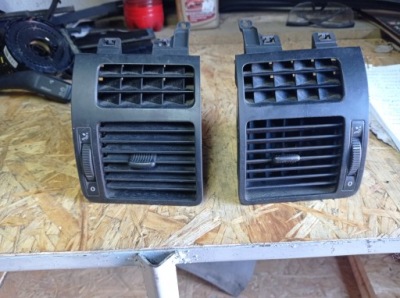 Vw touran i 1t - решітка обдув ліва фото №1