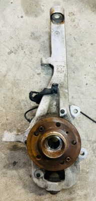 Mercedes gle w166 поворотний кулак ліва передня фото №1