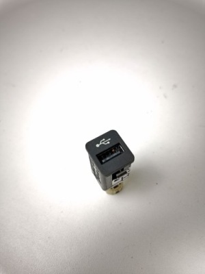 Роз'єм usb bmw 7 f01 f02 f03 f04 61319167196 фото №1