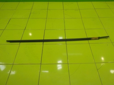 Toyota prius ii 08r 5d молдинг ущільнювач ліва перед фото №1