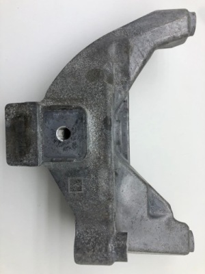 Bmw x1 u11 кронштейн кронштейн двигуна 9796435 фото №1