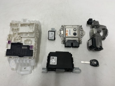 Suzuki swift mk7 набір стартовий 33910-69l01 фото №1