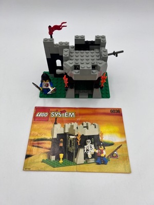 Lego Castle 6036 Skeleton Surprise