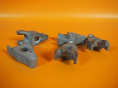 Audi q5 8r кронштейн форсунки 059216k фото №1