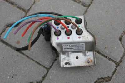 Audi a8 d3 распределитель пневматика фото №1