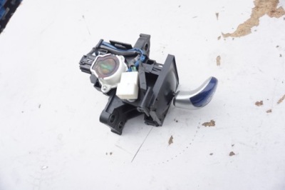 Выборщик toyota auris 2 ii 1.8 гибрид фото №1