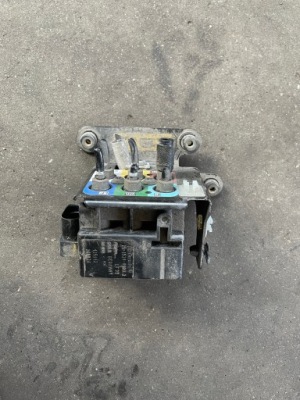 Maserati levante клапан підвіска 15.1500-0083.3 фото №1