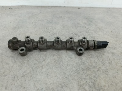 Молдинг упорскування renault master ii fl 8201003197 h8200484405 0445214175 фото №1