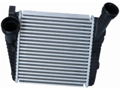 Интеркулер vw touareg 3.0 audi q7 4l 3.0 фото №1