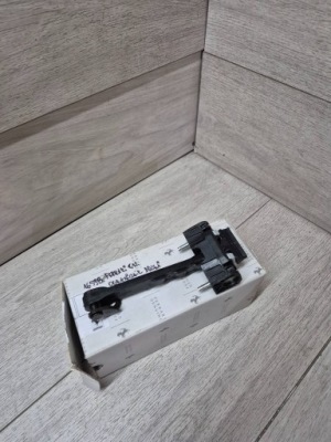 16598. ferrari 812 ограничитель дверь правое 83965500 фото №1