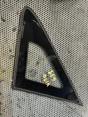 Скло двері трикутник лівий перед mercedes vito 639 фото №1