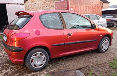 Peugeot 206 дверь целый распродажа !!! фото №1