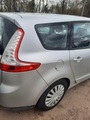 Задняя правая четверть renault grand scenic 3 2011 год фото №1