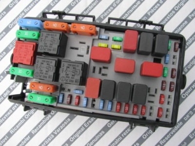 Коробка запобіжників grande punto 51737885 ds/tb фото №1