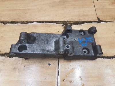 Кронштейн основание генератора volvo v70 xc 2.4t фото №1