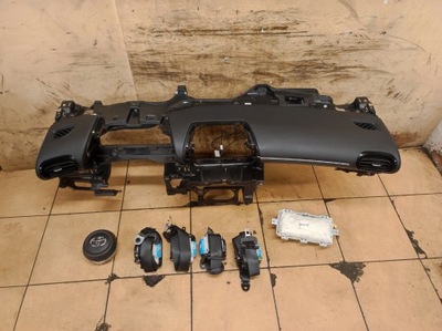 Приборная панель консоль подушки безопасности ремни yaris cross фото №1