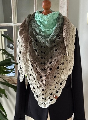 Chusta robiona na szydełku