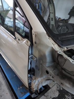 Peugeot 2008 i правий передній поріг kwe фото №1