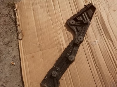 Renault trafic iii направляющая бампера правый задняя 2014- фото №1