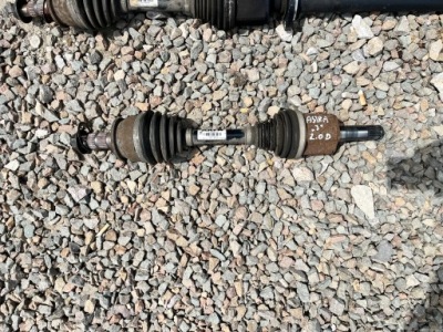 Приводной вал передняя левая сторона opel astra j 13335137 фото №1