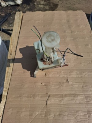 Mazda mpv бачок омывателя 860142-081 фото №1