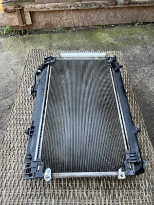 Комплект радіатор радіатор toyota yaris iii lift 1.5 2019r фото №1