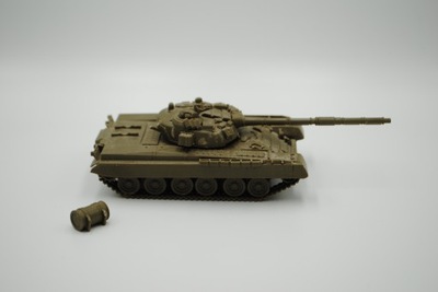 Czołg T-72 pojazd wojskowy SKALA 1/72