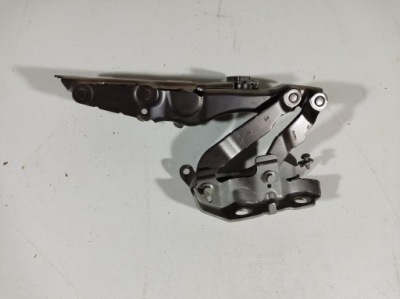 Volvo v60 18r- петля капот лівий фото №1