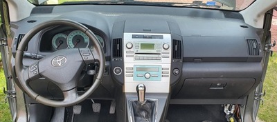 Панель приладів приладова консоль toyota corolla verso ii фото №1