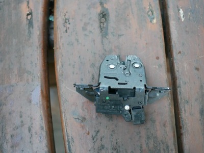 Opel insignia b kombi замок крышки задняя оригинальный номер фото №1