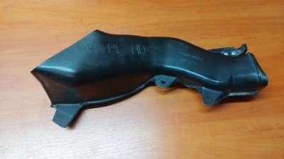 Повітропровід впуск повітря правий перед lexus is 220d фото №1