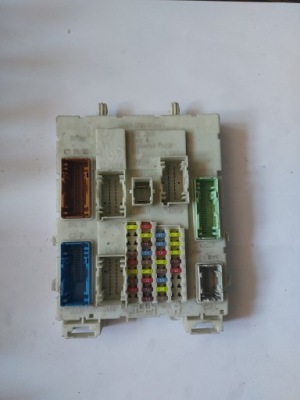 Коробка запобіжників bsi kuga mk2 dv6t-14a073-fg фото №1