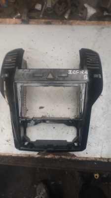 Opel zafira b панель средний фото №1