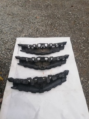 Toyota yaris iii lift решётка радиатора кронштейн бампера 53111-0db10 фото №1