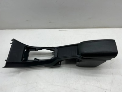 Volvo v40 ii туннель средний подлокотник подстаканник фото №1