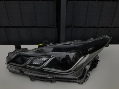 Toyota corolla e21 ліва фара перед седан led 18- фото №1