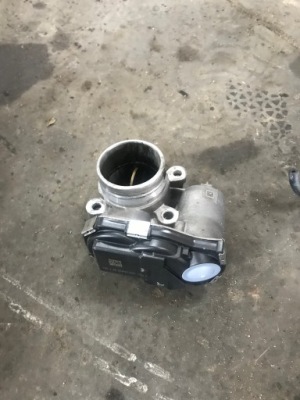 Opel astra k 1.6 cdti дроссельная заслонка 55496779aa фото №1