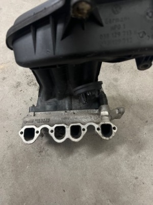 038129714 колектор впускний  vw golf iv 1.9 sdi agp фото №1