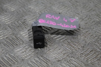 Разъём usb toyota rav4 v 5 86190-42031 фото №1